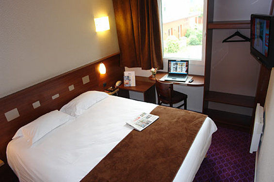 Brit Hotel Rennes Le Castel Exterior foto